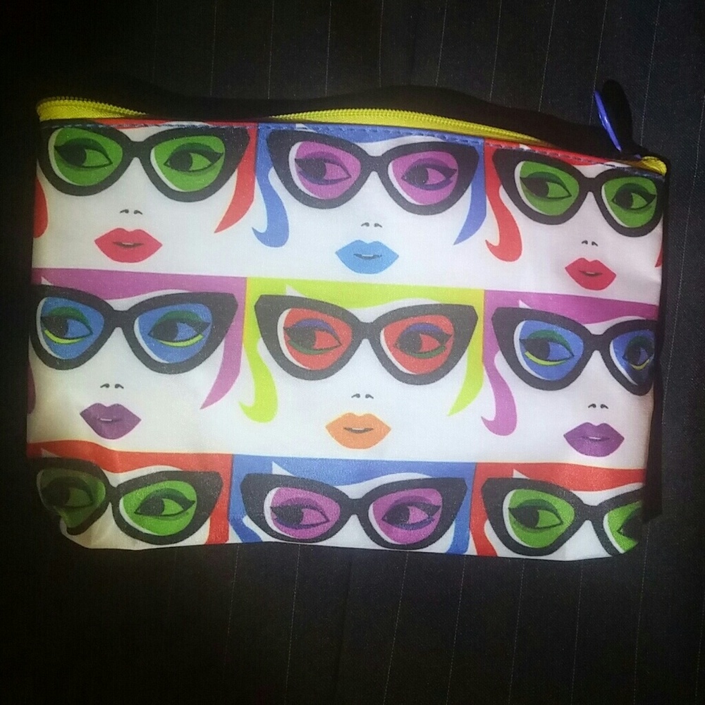 Cosmetic bag with sample